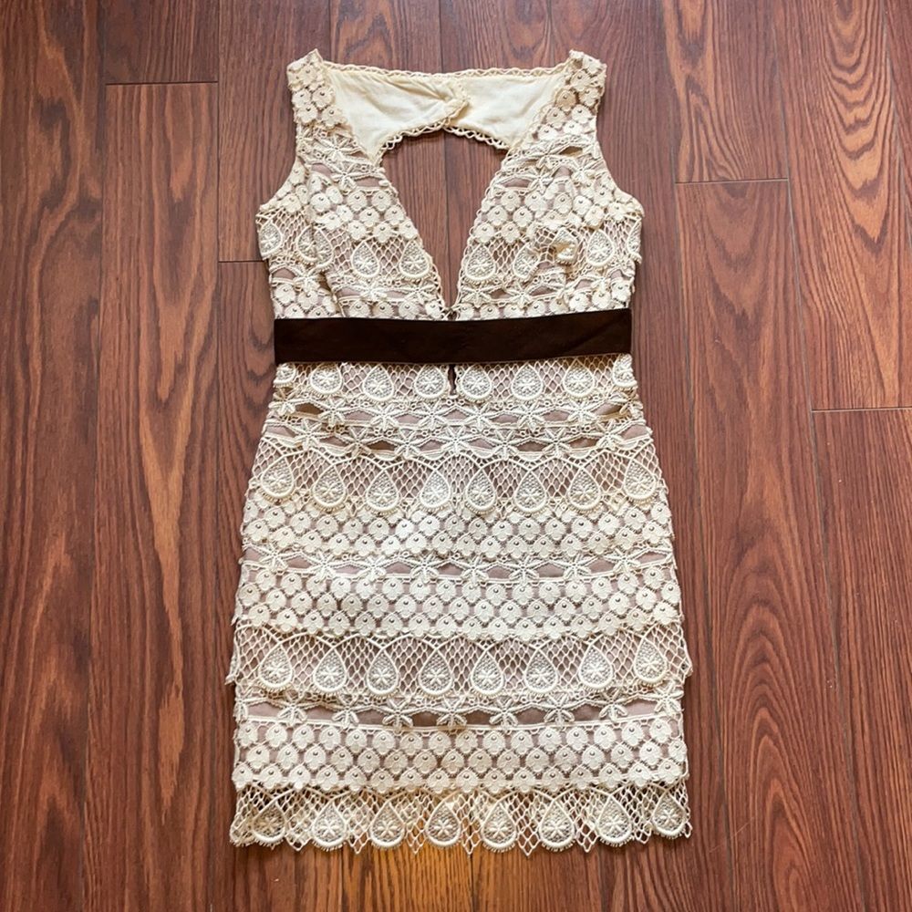 Boutique Beach themed dress sz Small Cream w Brown Velvet Belt